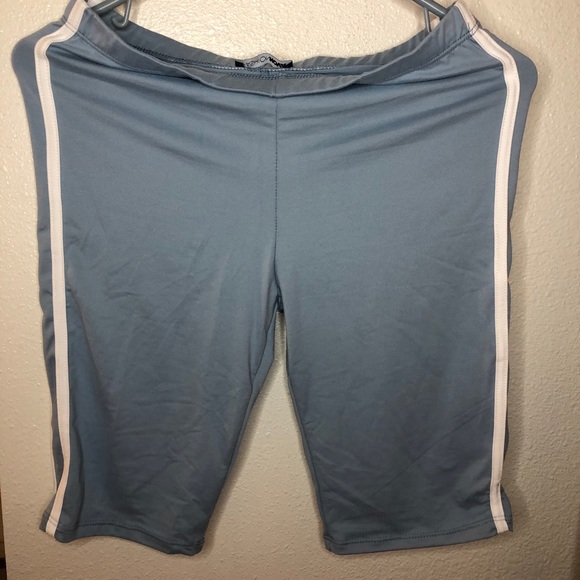 *SOLD* Fashion nova two-piece set - Picture 5 of 6